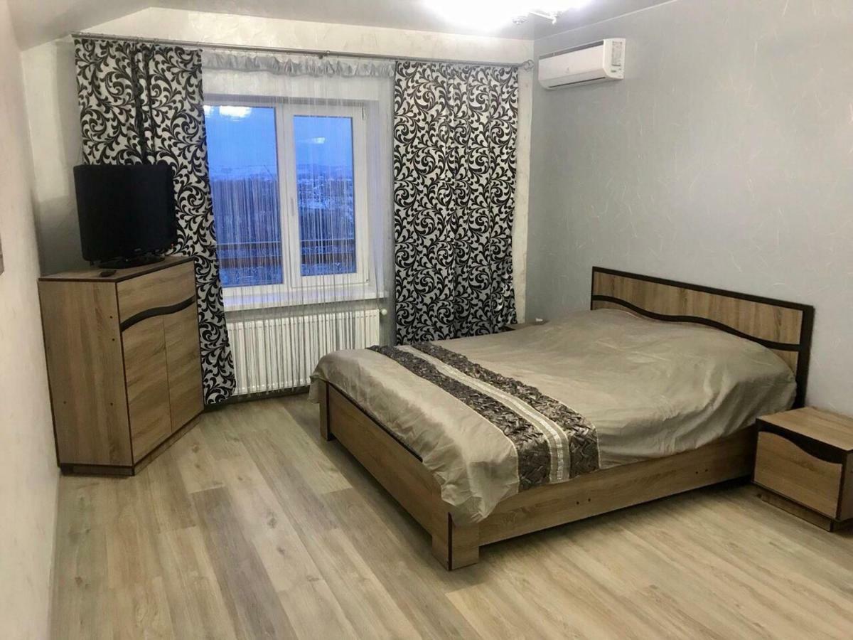 Апартаменти Економ Ivano-Frankivsk Exterior foto